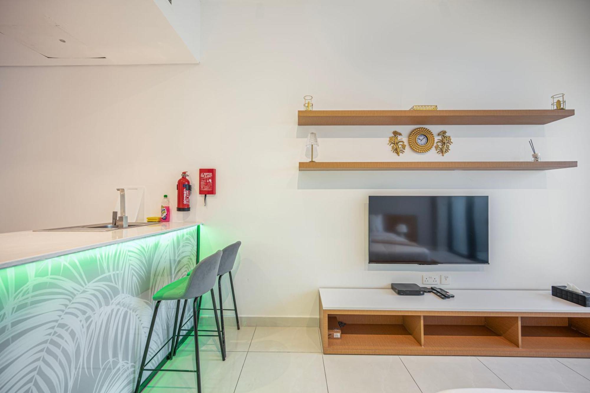 شقة In Dubailand - Bright And Airy *