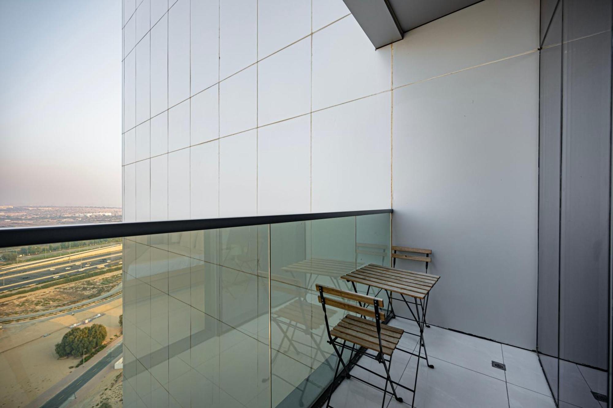 In Dubailand - Bright And Airy * دبي
