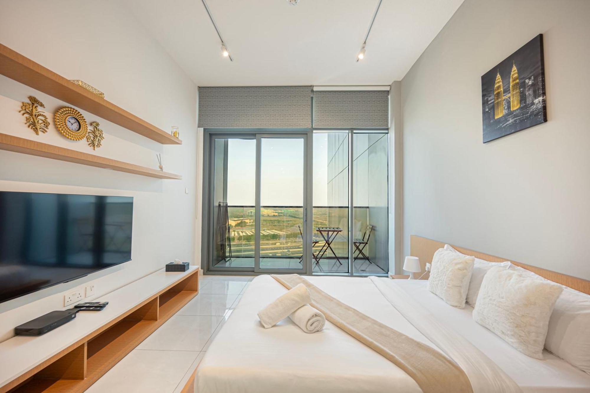 In Dubailand - Bright And Airy دبي