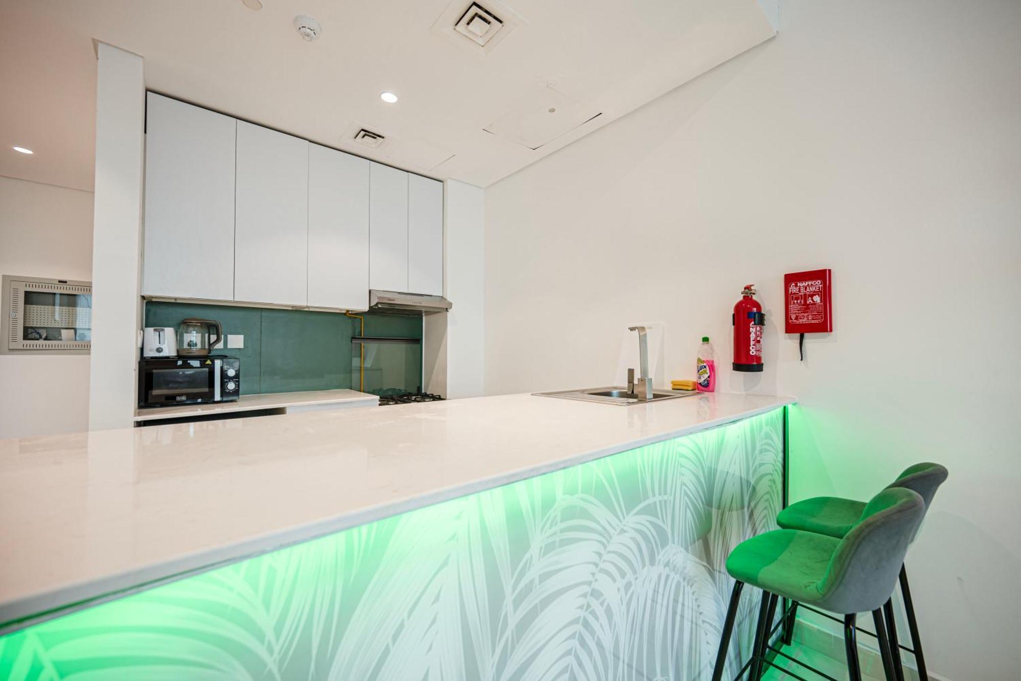 شقة In Dubailand - Bright And Airy *