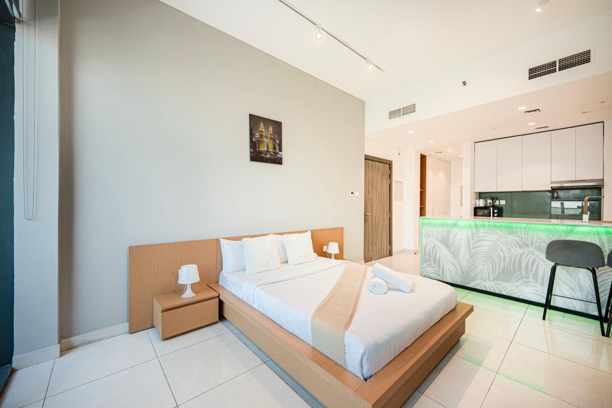 In Dubailand - Bright And Airy دبي